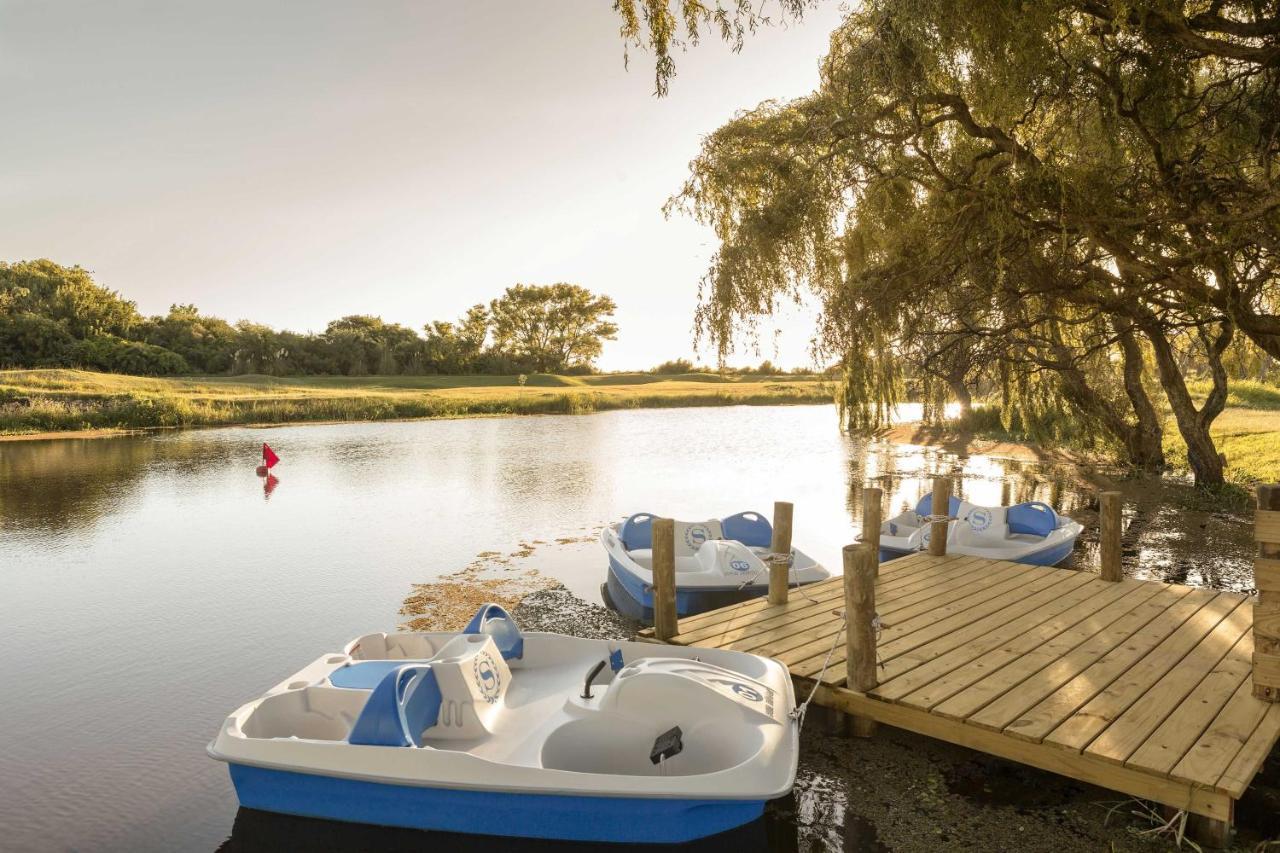 Sheraton Colonia Golf & Spa Resort Colonia Del Sacramento Exterior foto The lake at the park