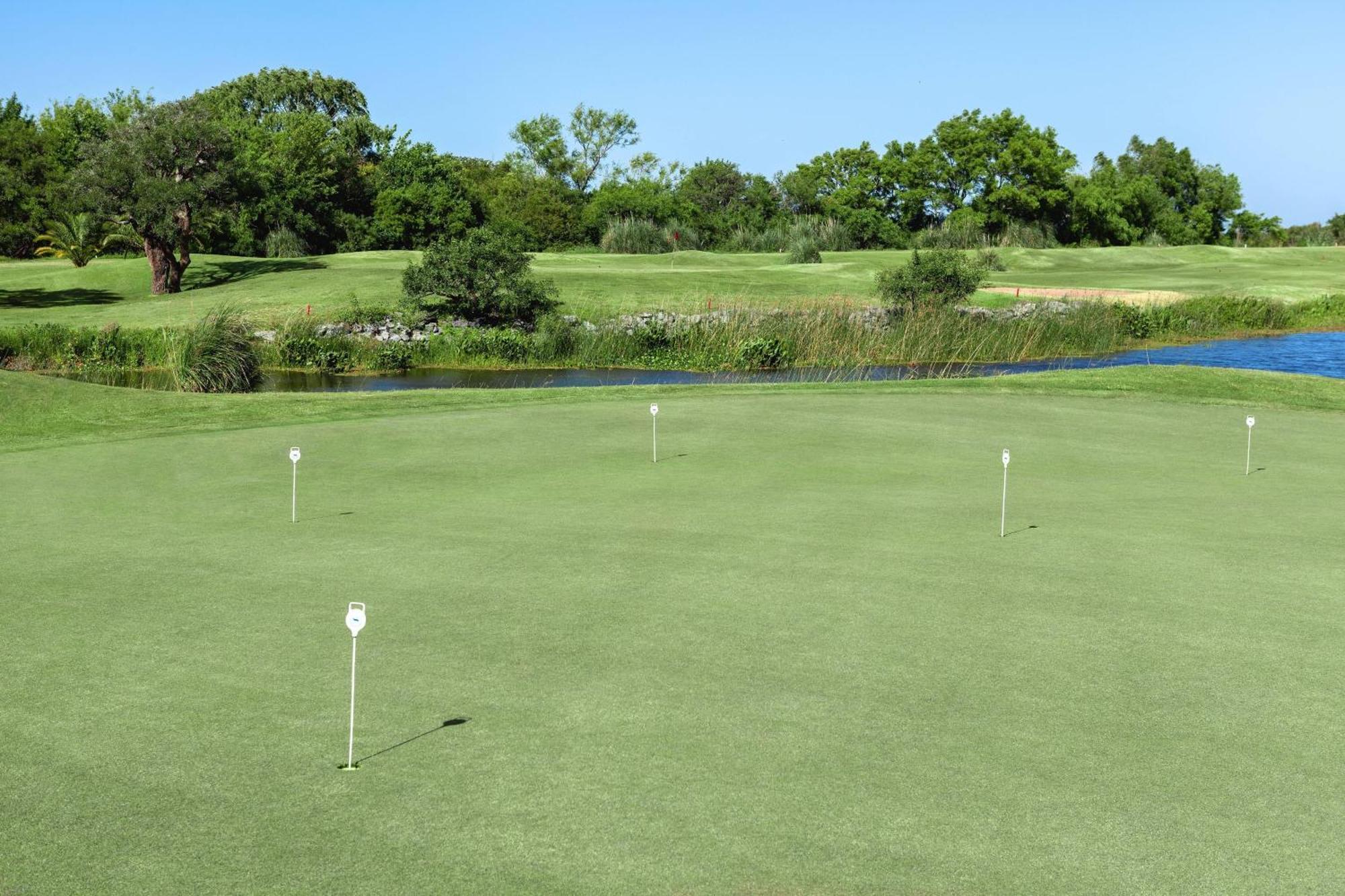 Sheraton Colonia Golf & Spa Resort Colonia Del Sacramento Exterior foto The 18th green at the 2007 PGA Championship
