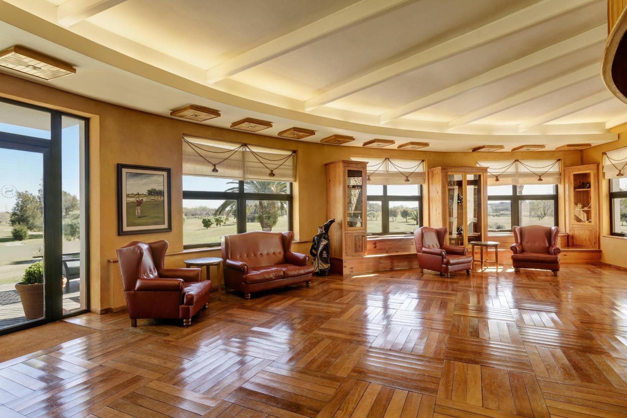 Sheraton Colonia Golf & Spa Resort Colonia Del Sacramento Exterior foto Clubhouse interior