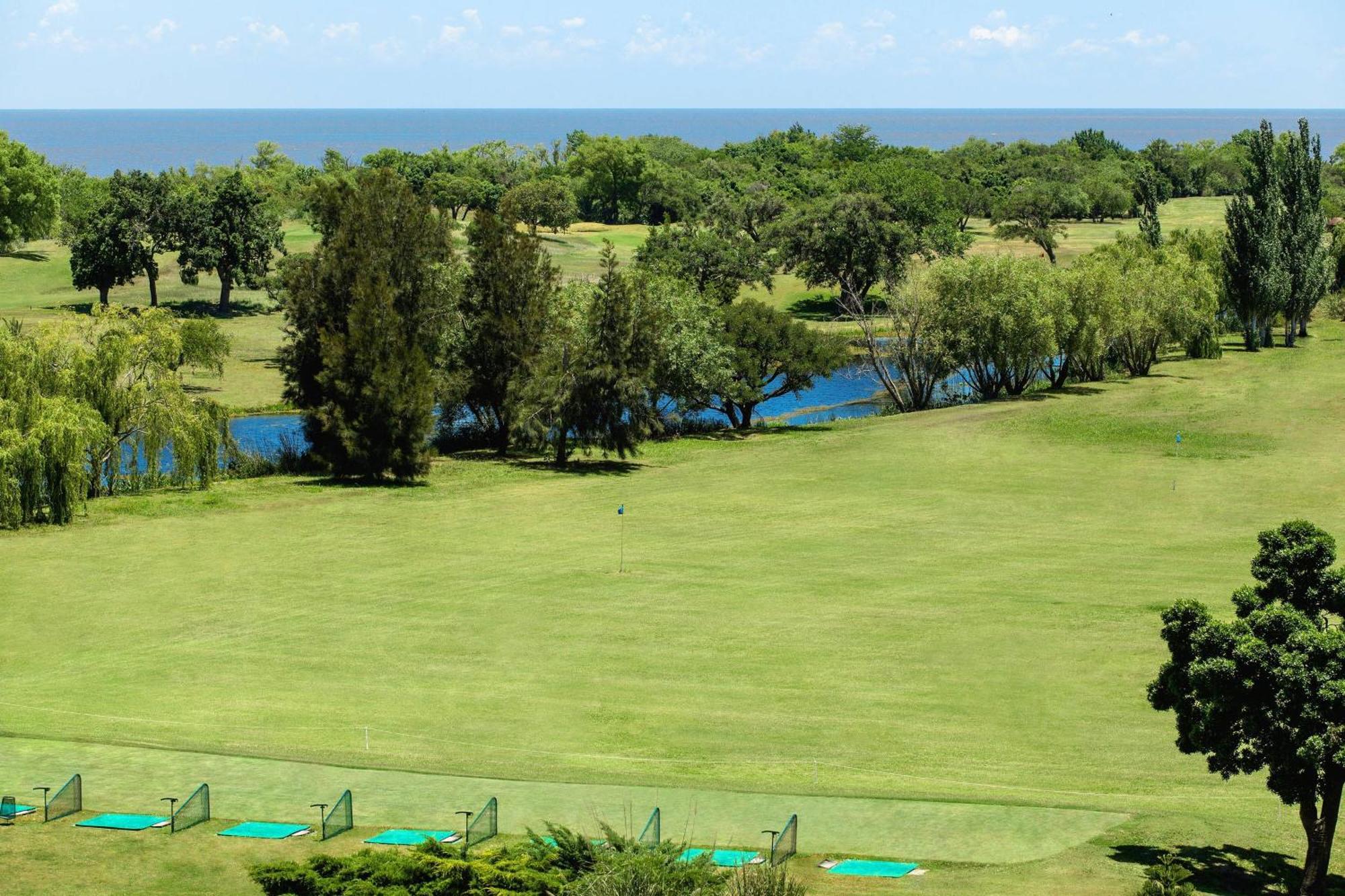 Sheraton Colonia Golf & Spa Resort Colonia Del Sacramento Exterior foto View of the golf course