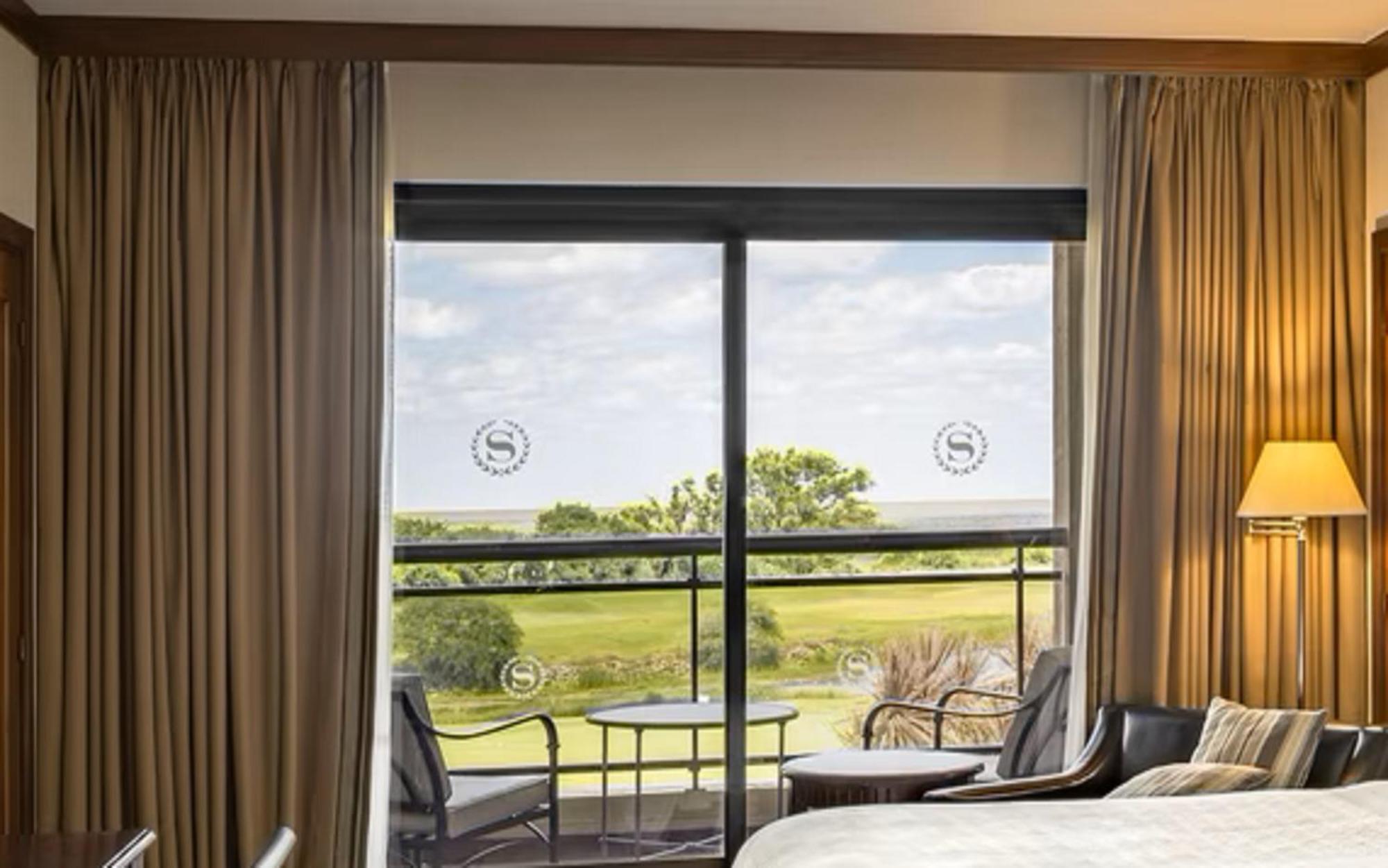 Sheraton Colonia Golf & Spa Resort Colonia Del Sacramento Exterior foto A sliding window