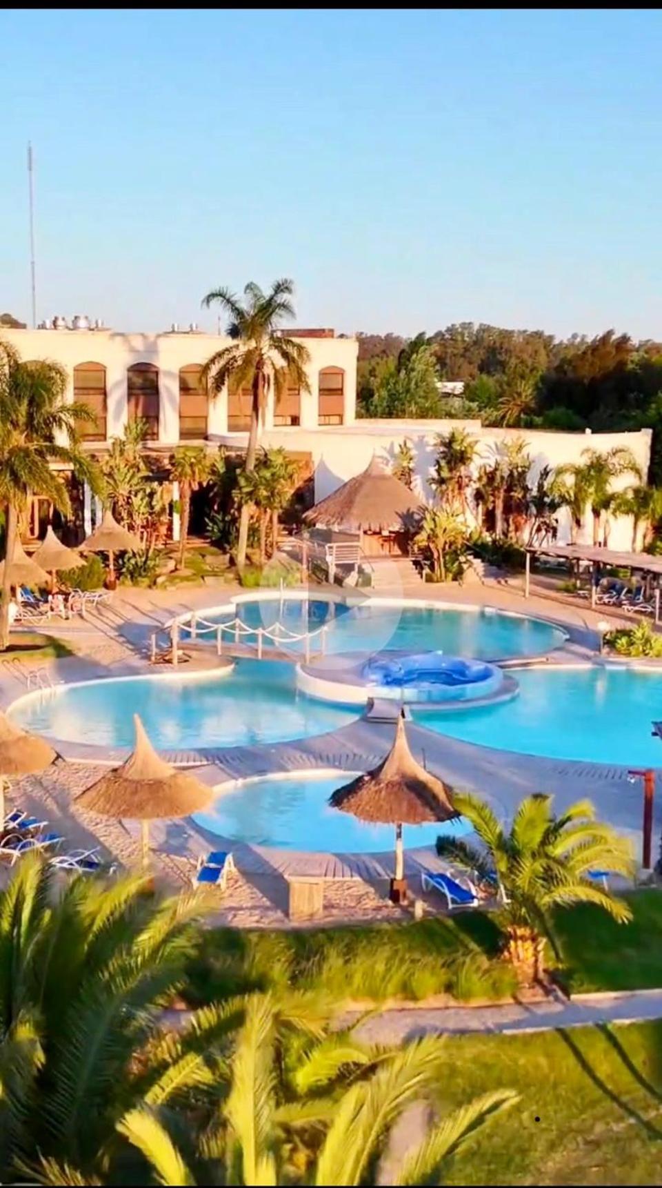 Sheraton Colonia Golf & Spa Resort Colonia Del Sacramento Exterior foto The swimming pool at the hotel