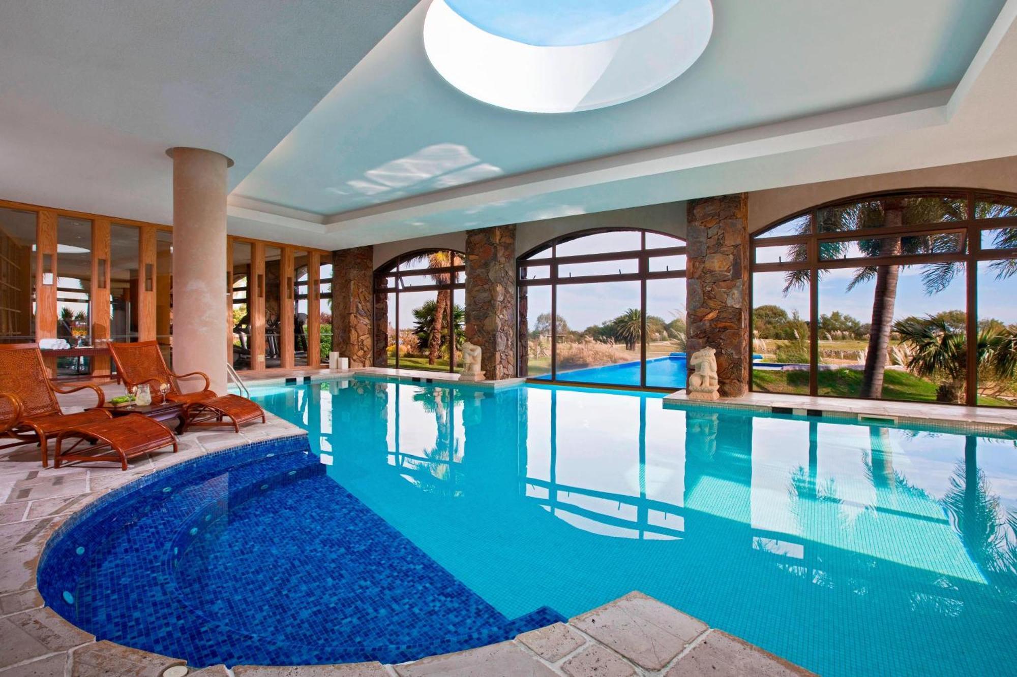 Sheraton Colonia Golf & Spa Resort Colonia Del Sacramento Exterior foto Indoor pool