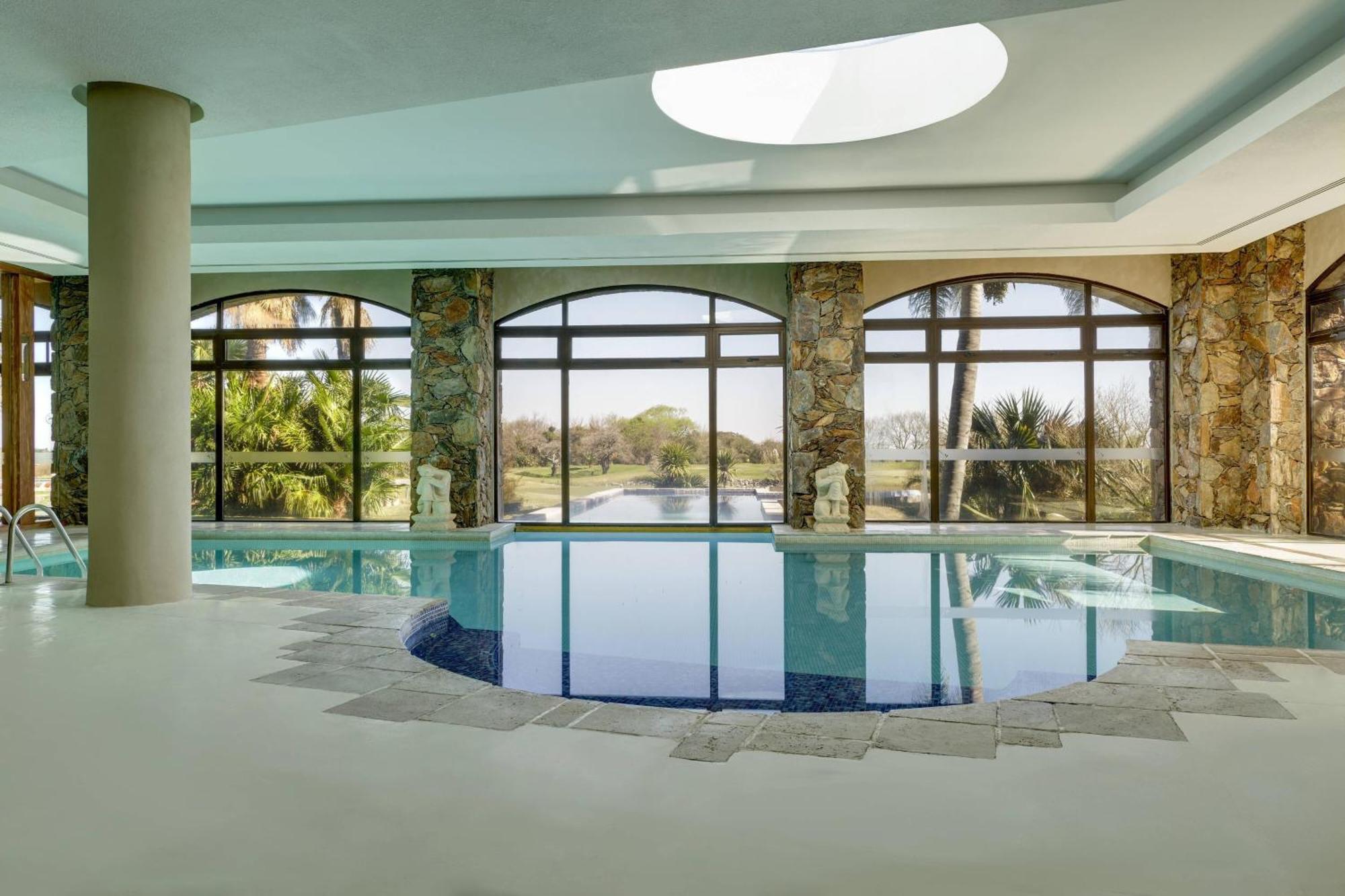 Sheraton Colonia Golf & Spa Resort Colonia Del Sacramento Exterior foto The swimming pool at the hotel