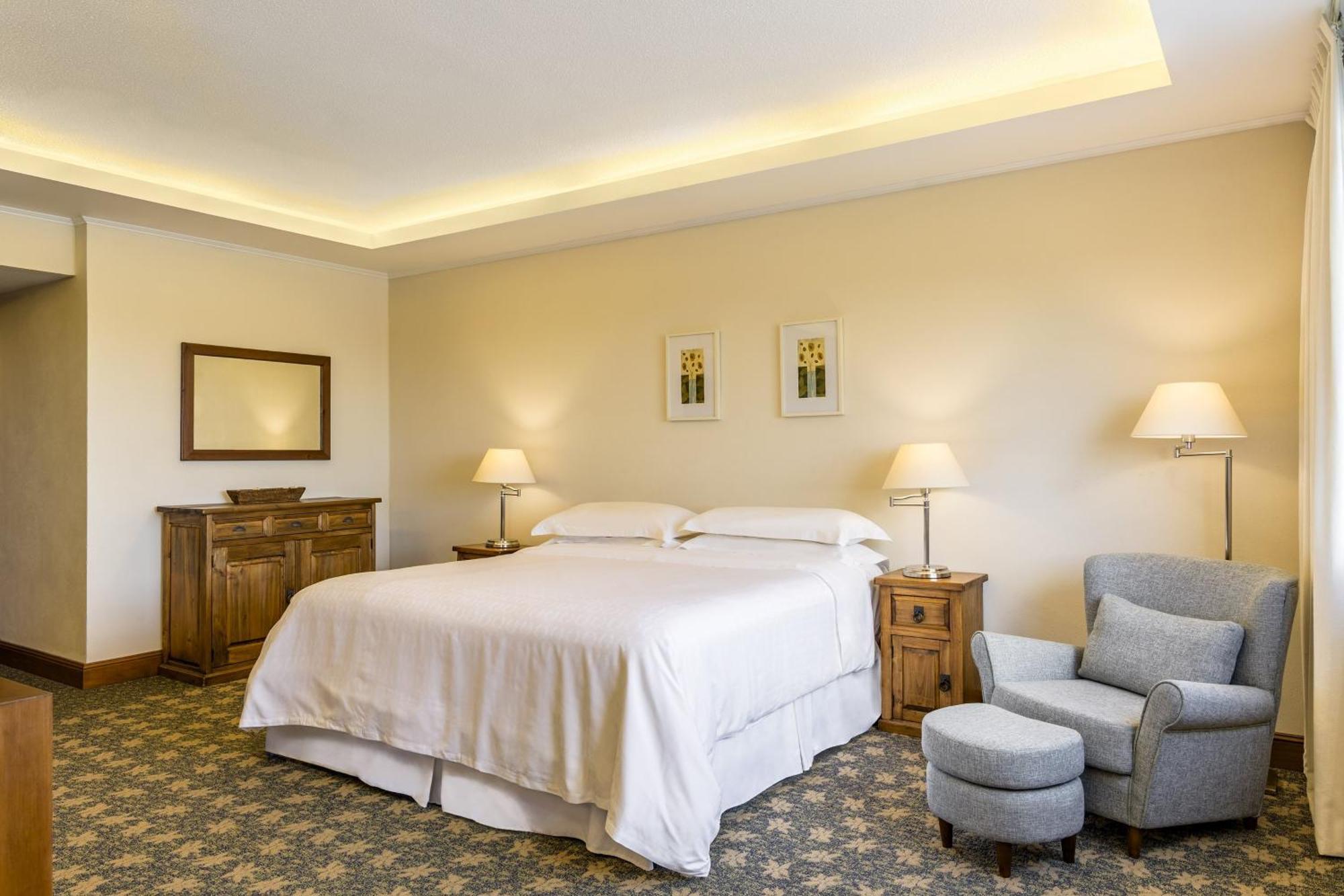 Sheraton Colonia Golf & Spa Resort Colonia Del Sacramento Exterior foto A bedroom at the hotel