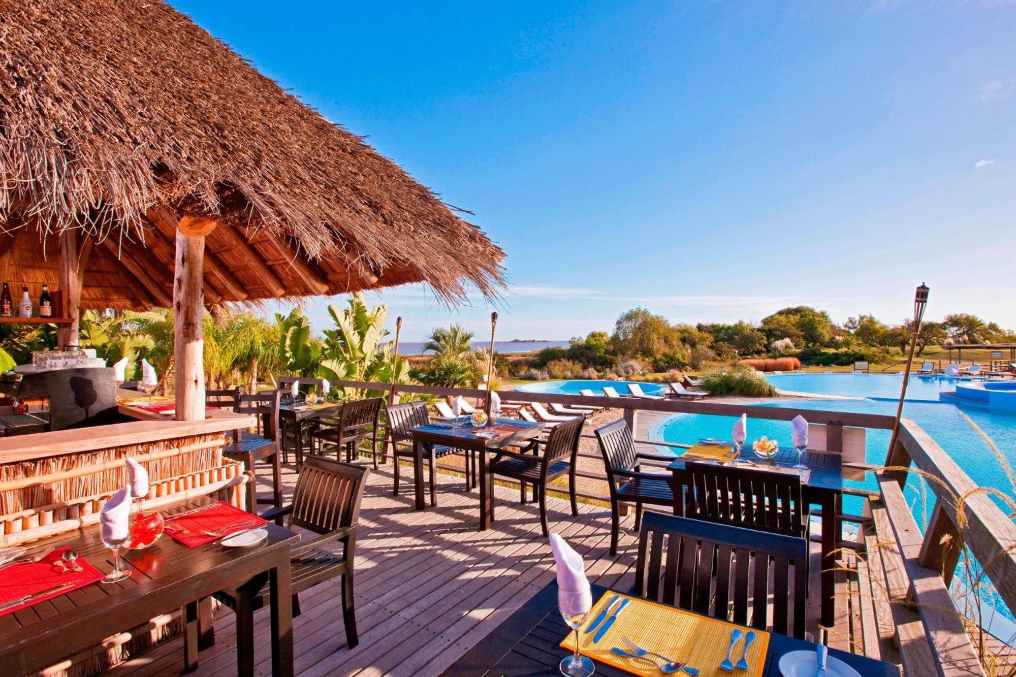 Sheraton Colonia Golf & Spa Resort Colonia Del Sacramento Exterior foto The pool at the resort