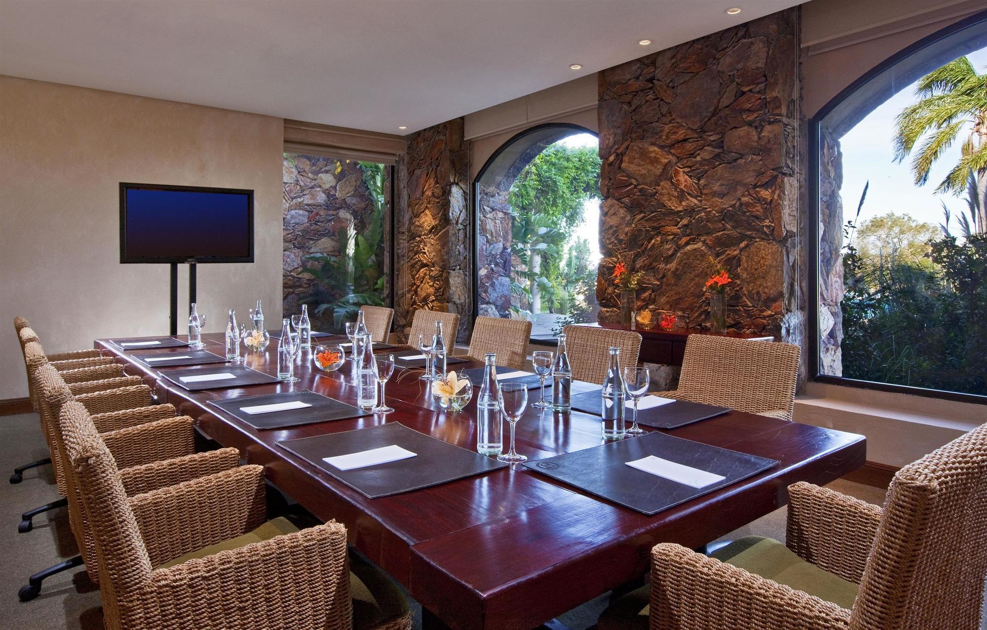 Sheraton Colonia Golf & Spa Resort Colonia Del Sacramento Exterior foto Meeting room at the Four Seasons Hotel