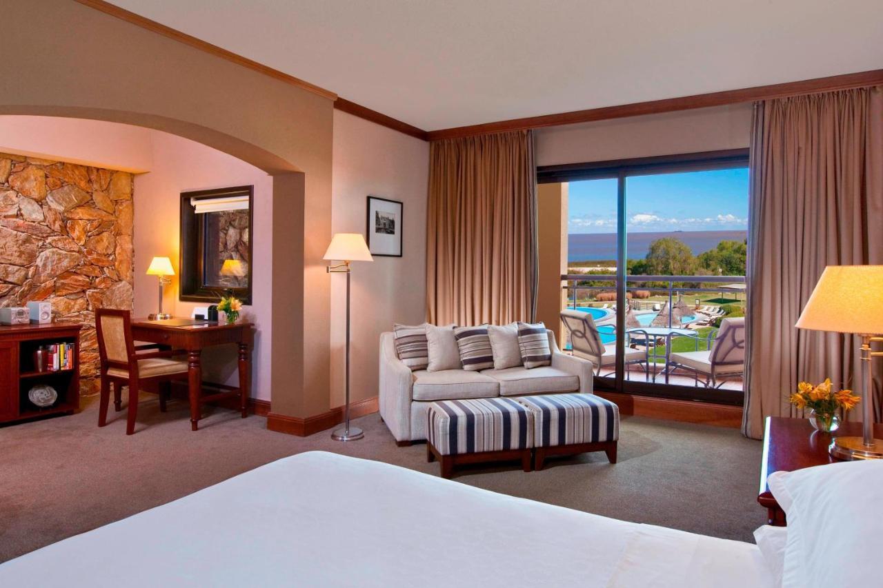 Sheraton Colonia Golf & Spa Resort Colonia Del Sacramento Exterior foto A room at the Sheraton Vistana Resort